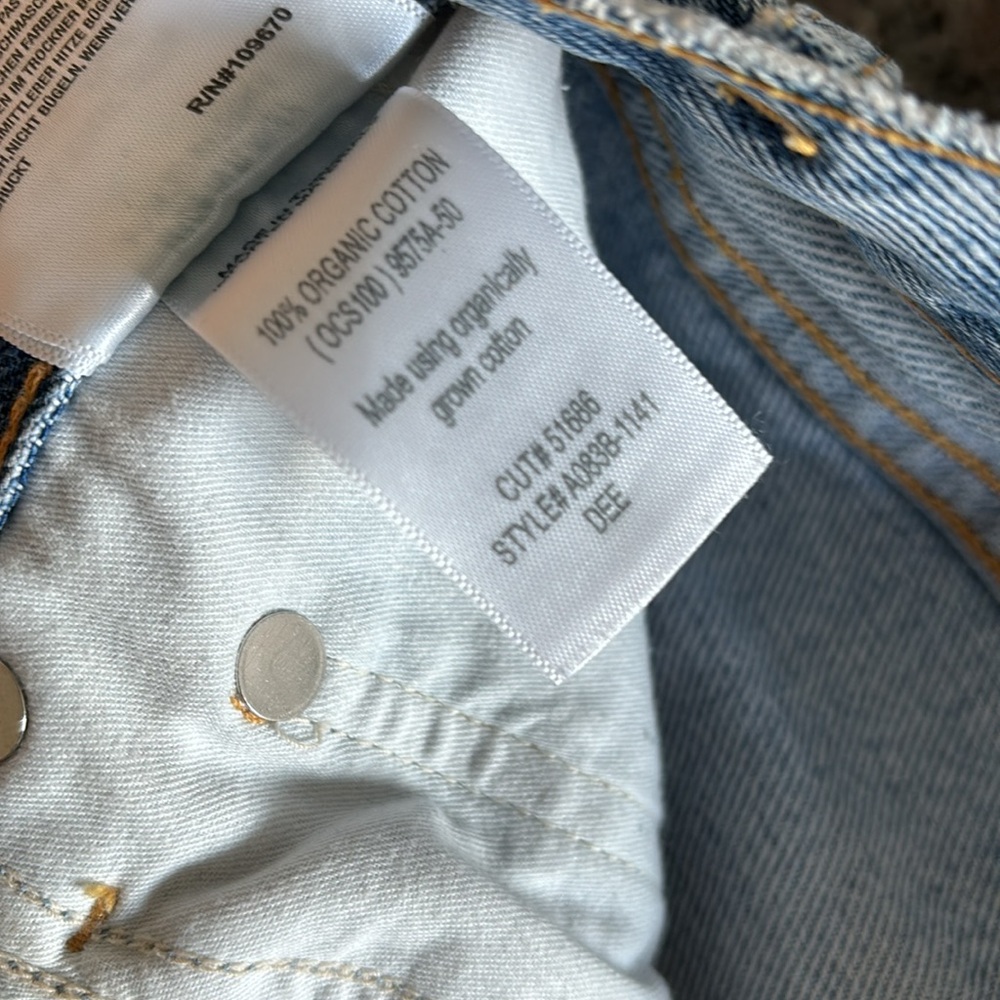 AGOLDE Dee distressed ripped denim jean shorts raw hem - Picture 4 of 7